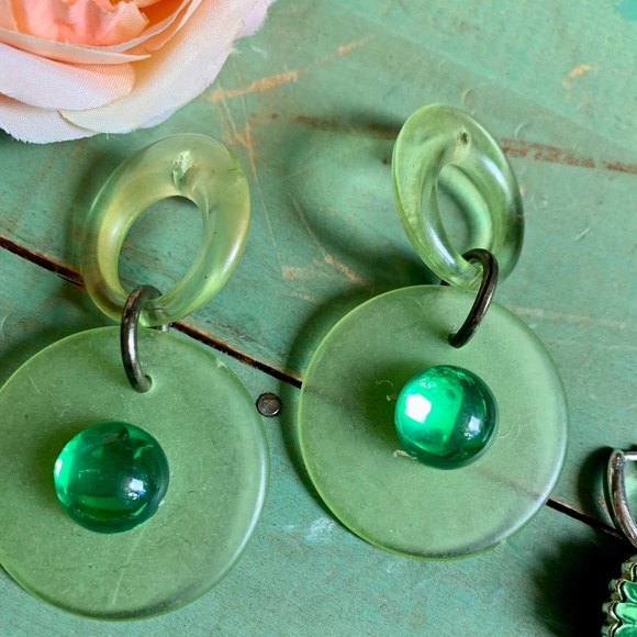 💚 Pretty Yellow & Green Flower Bracelet & Retro Green Circle Dangles 💚 - Picture 3 of 6